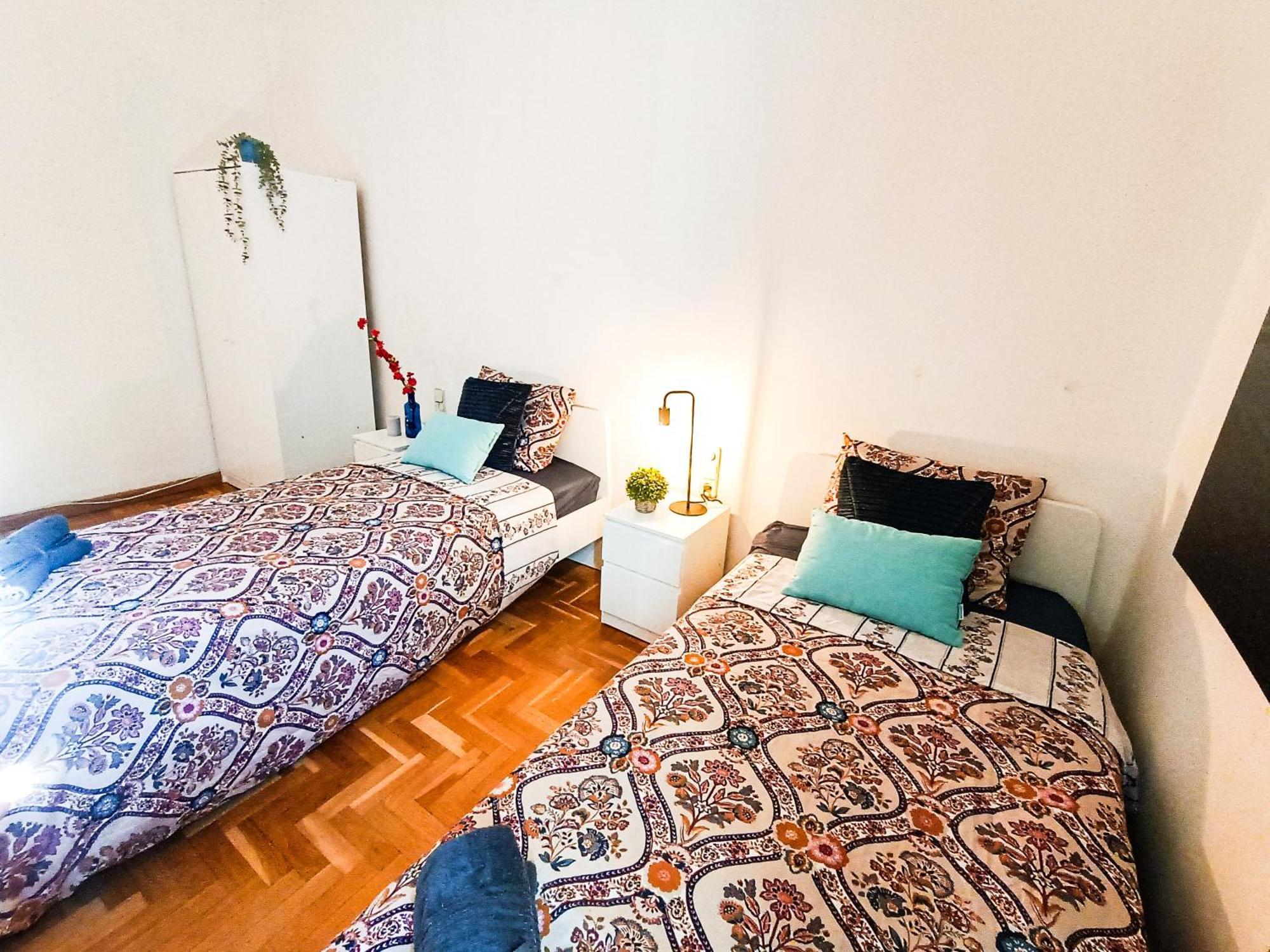 Eixample Hostal *