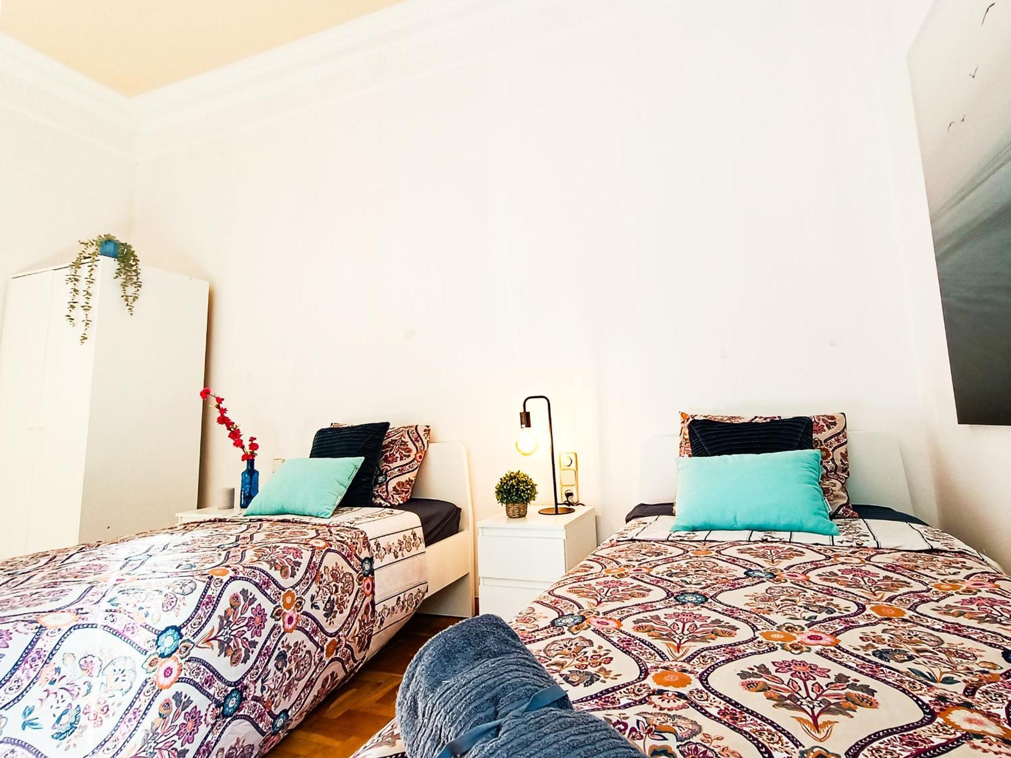 Eixample Hostal *